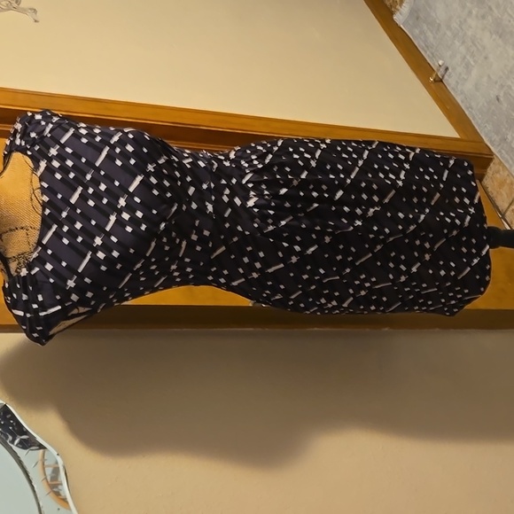 Banana Republic Dresses & Skirts - Banana Republic Black Cap Sleeve Mini Dress. Size 00Petite